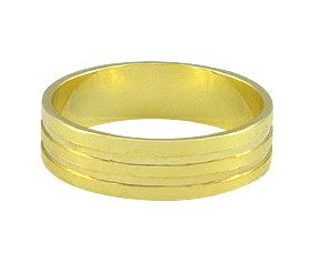 Aliança masculina folheada a ouro.